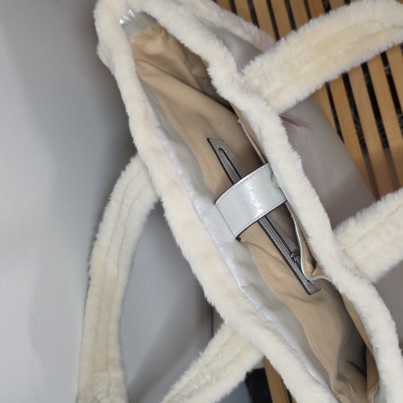 Silver Tote With Cream Faux Fur Trim - Picture 9 of 9